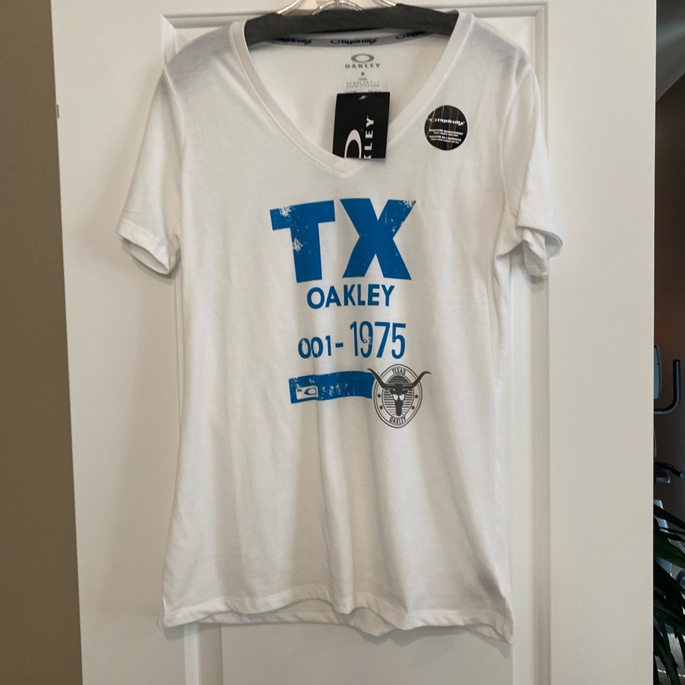 Oakley V-Neck T-Shirt. NWT